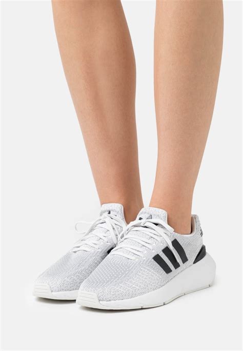 adidas originals swift run 22.